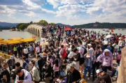 五一国内旅游市场火爆，游客人均花费574元