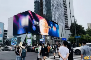 成都母亲节户外大屏太超前了！创意互动引领城市情感表达新潮流