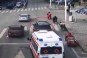 悲剧发生！汽车漂移事故致1死，救护车途中取消引发社会关注