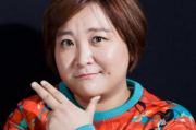 贾玲43岁庆生照曝光！本人超瘦引发热议，网友，这是女神的瘦身秘诀？