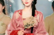 淮水竹亭情，孟子义与丁禹兮的甜蜜吻戏瞬间，演绎古典与现代的浪漫交融