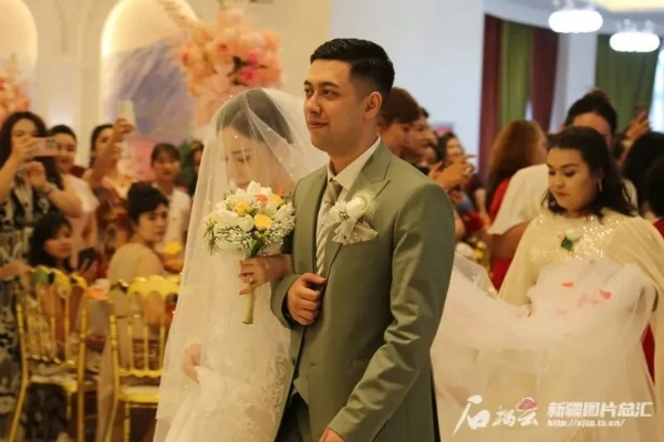 五哈体验新疆婚礼，笑点连连，欢乐满载！