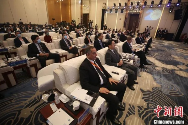 习近平访问金砖国家新开发银行，深化合作，共谋发展新篇章