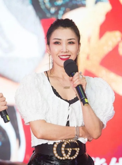 王蓉回应再次走红，激动得两腿发抖，揭秘她如何再次成为焦点