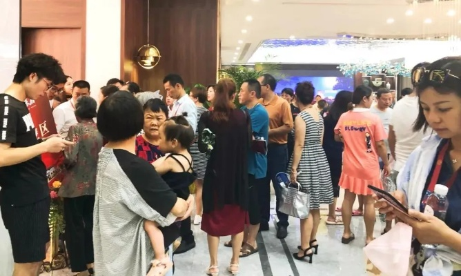 五一狂欢！开发商全力抢客，一地买房送黄金，购房者的狂欢盛宴！