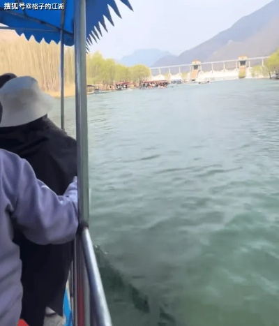 惊魂游船侧翻事故，目击者揭露悲剧瞬间，有人未穿救生衣