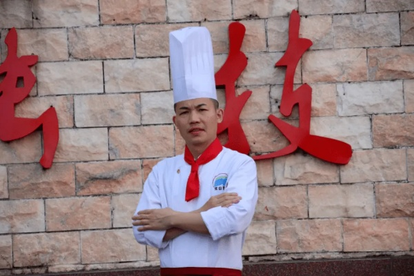 梦想的火种，男孩放弃二本名校，毅然选择大专学烹饪，成就非凡人生