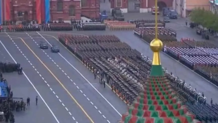 普京阅兵式上高呼节日快乐！乌拉—彰显俄罗斯民族自豪与团结