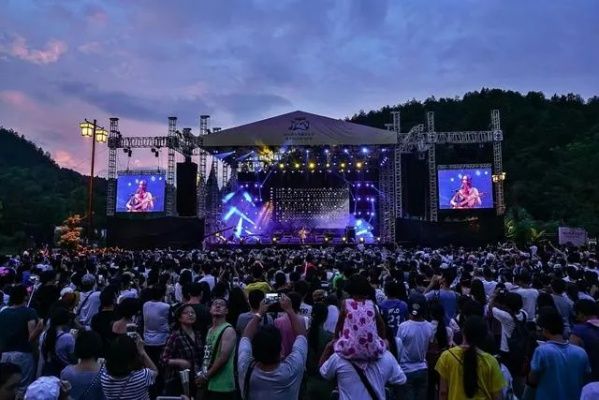 百度黄山音乐节开唱即巅峰，乐动黄山夜空，音乐盛宴点燃青春激情