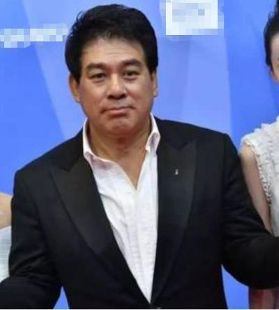 朱时茂亮相汪小菲婚礼，遭遇记者追问迅速逃离现场
