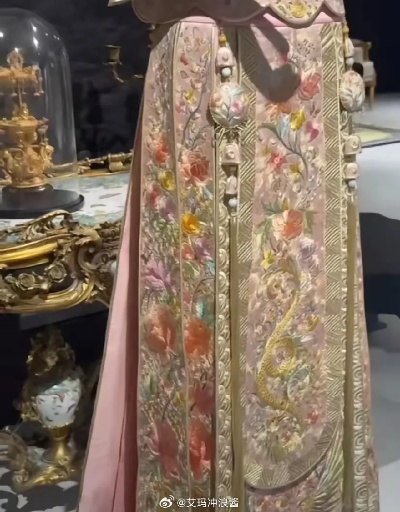 璀璨夺目，马筱梅穿三套高定，金饰设计考究尽显东方韵味