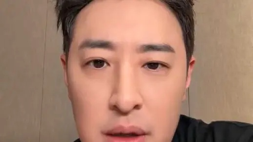 潘玮柏自曝又瘦了2公斤，完美下颌线引人羡慕！