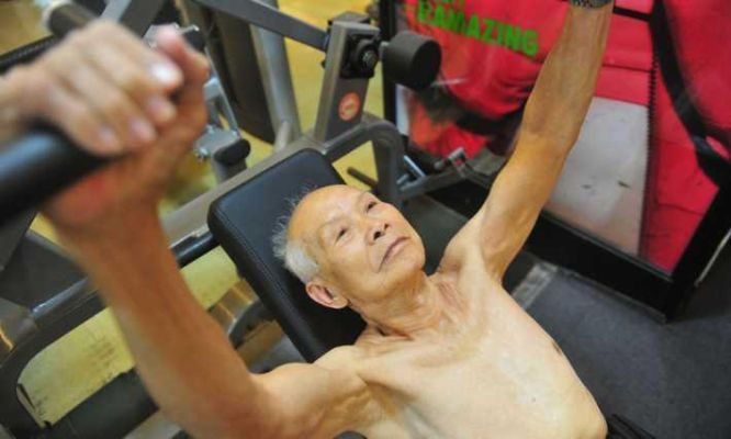 大爷减重30斤奇迹之旅，国家级新闻发布会见证健康蜕变