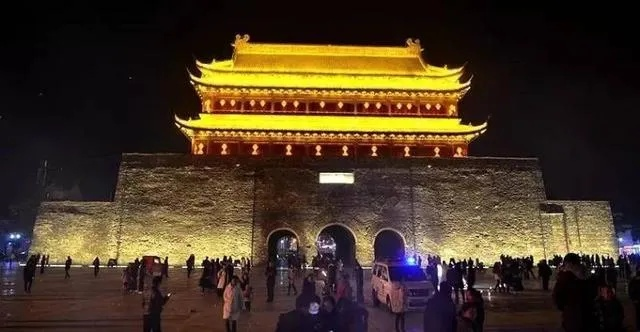 凤阳鼓楼坍塌事件，复建假古董引发公众关注