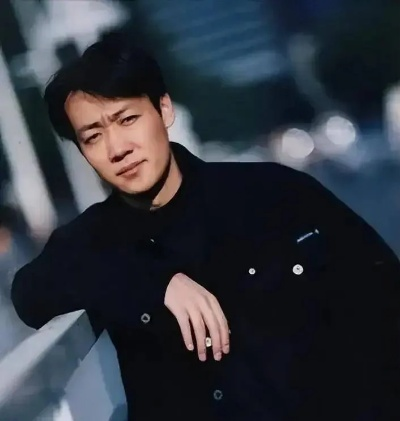 辛柏青换蜡烛头像悼念朱媛媛，深情缅怀，永恒的思念