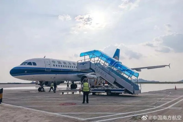 南航客服回应飞机触地复飞事件，全程安全，旅客无需担忧