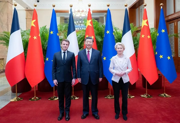 习近平同法国总统马克龙通电话，深化中法友好合作，共谋全球发展新篇章