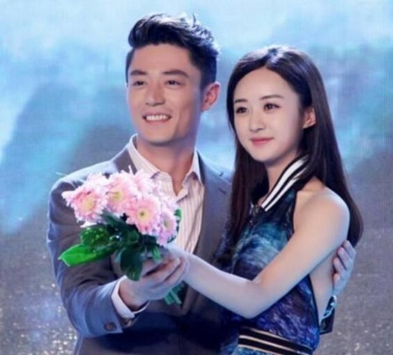 赵丽颖被曝恋情后首现身，甜蜜牵手男友，甜蜜画面引网友热议