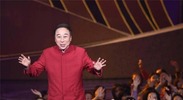 冯巩华丽转身，揭秘新身份背后的艺术人生