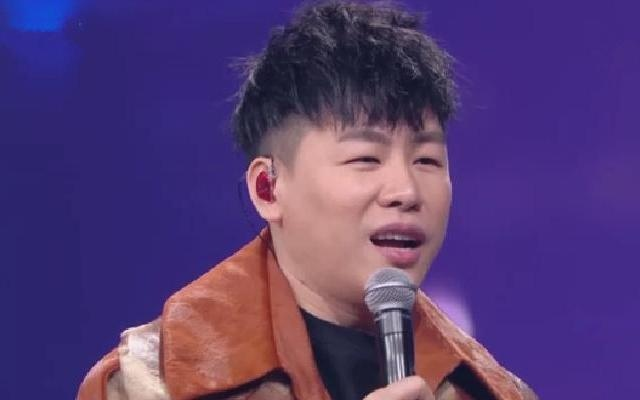 胡彦斌演唱会暖心举动，每位观众获赠金子，现场感动不已