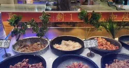 济南5元自助餐一夜爆火，老板无奈被催上班应对汹涌人潮