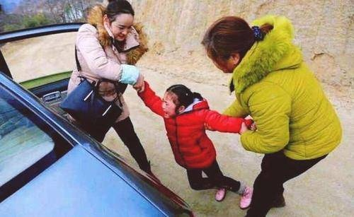 母亲深情呼唤，请尊重我女儿，不要给她的照片打马赛克